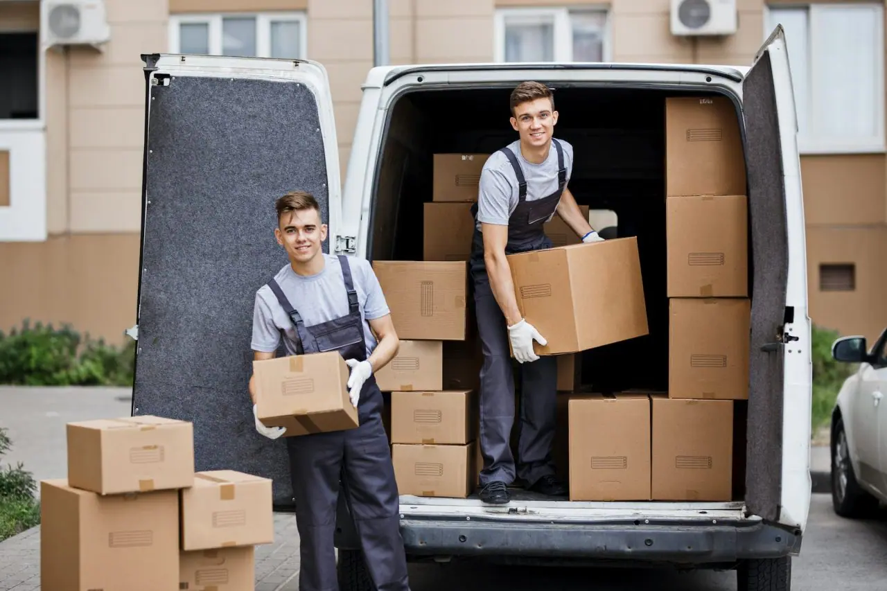 Safe loading and unloading by professional movers and packers in dubai marina