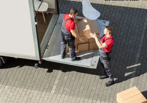 Best-Movers-and-packers-in-Palm-Jumeirah Professional movers and packers in dubai are loading the luggage for house shifting